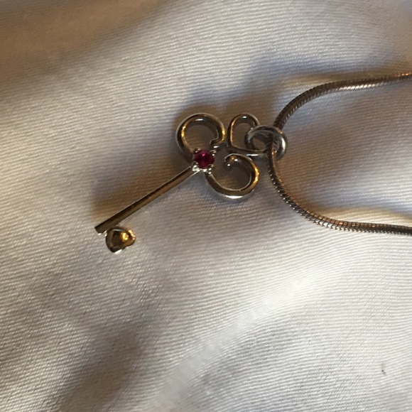 Vintage .925 Sterling Silver Key Necklace - Picture 3 of 8